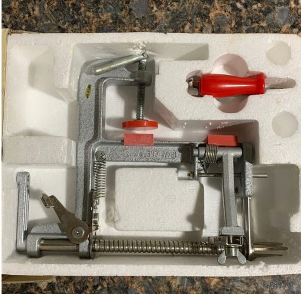 The Pampered Chef Apple Peeler Corer Slicer
